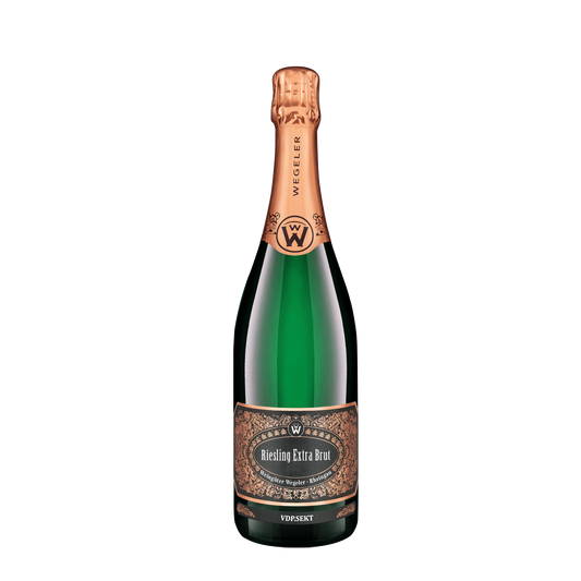 grüne Sektflasche mit goldenem Etikett mit der Aufschrift "Riesling Extra Brut"