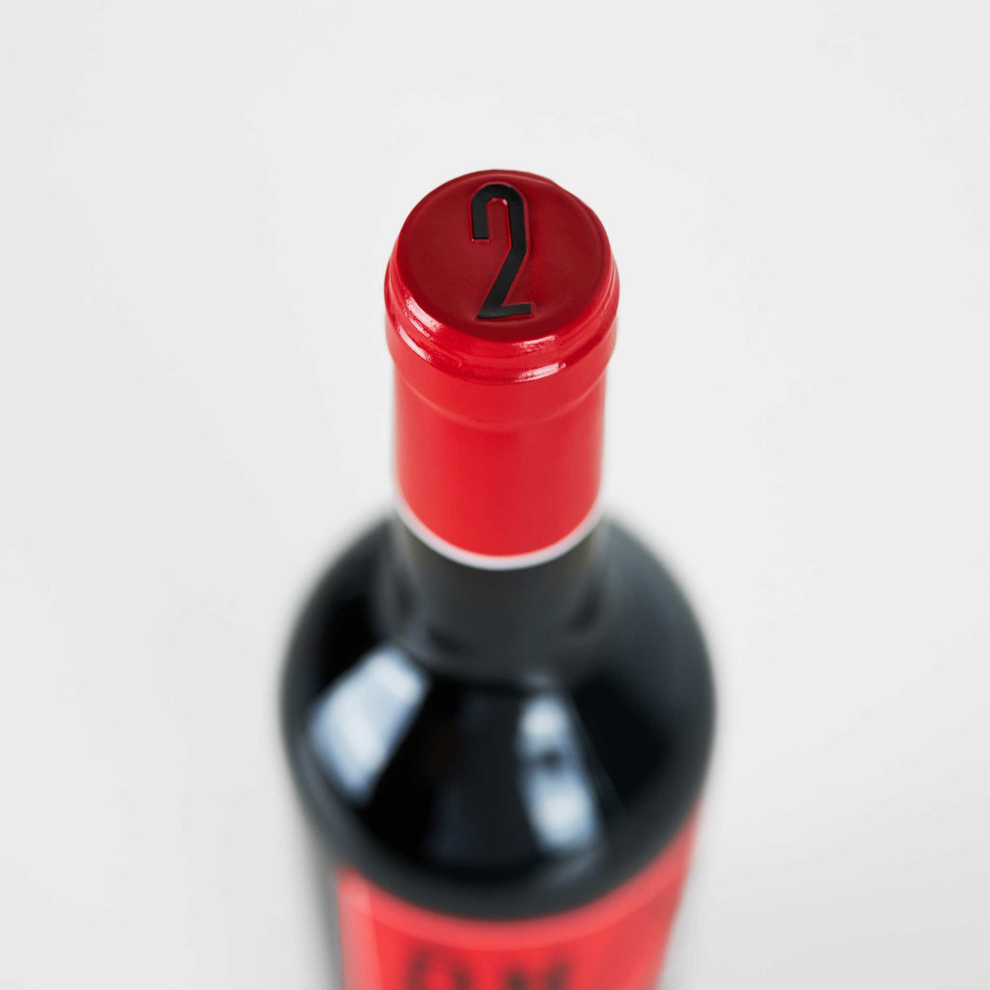 rote Banderole mit Aufschrift "2"