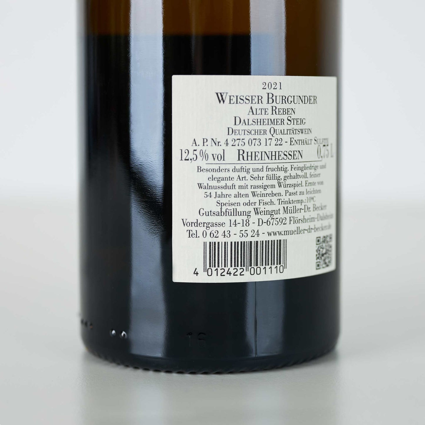 Weinflasche Rückseite, weißes Etikett mit Aufschrift: "Weißer Burgunder"