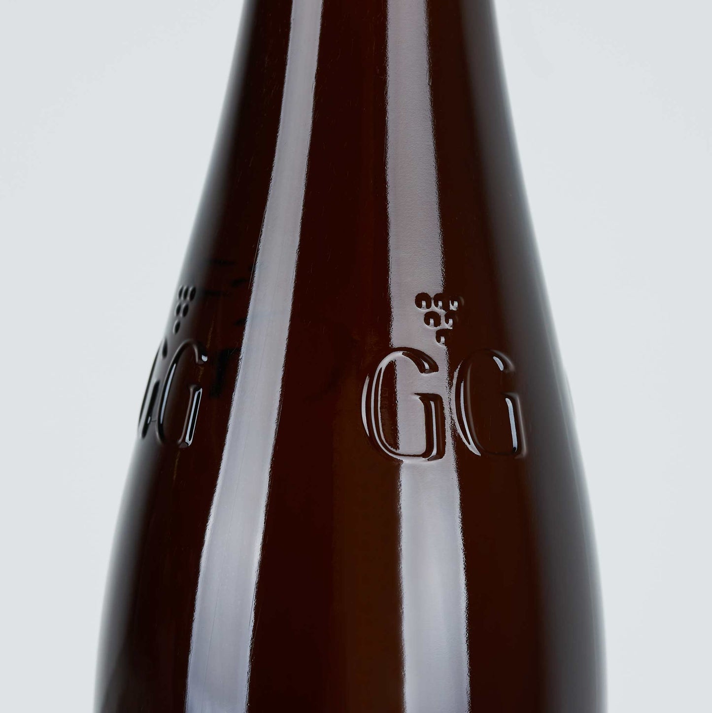 Flaschenhals mit "GG" Prägung am Flaschenhals