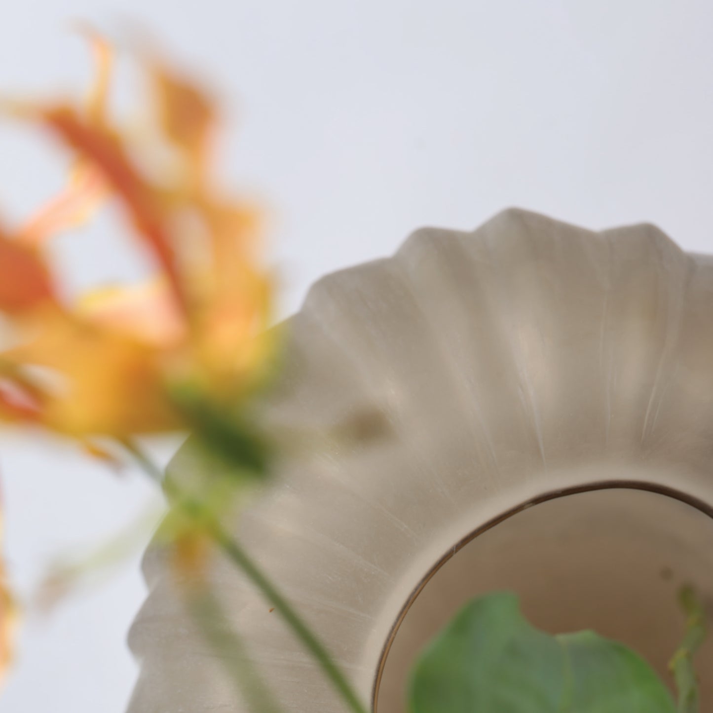 Guaxs Vase MANAKARA ROUND smokegrey