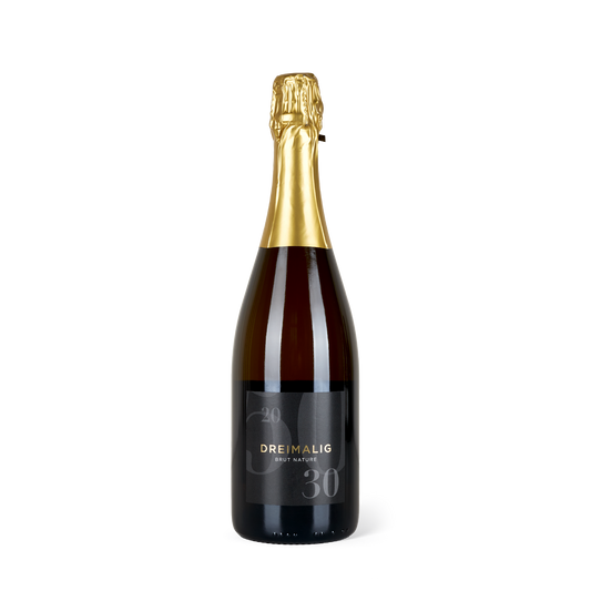 Der Schaumwein DREIMALIG Brut Nature von Müller-Dr. Becker