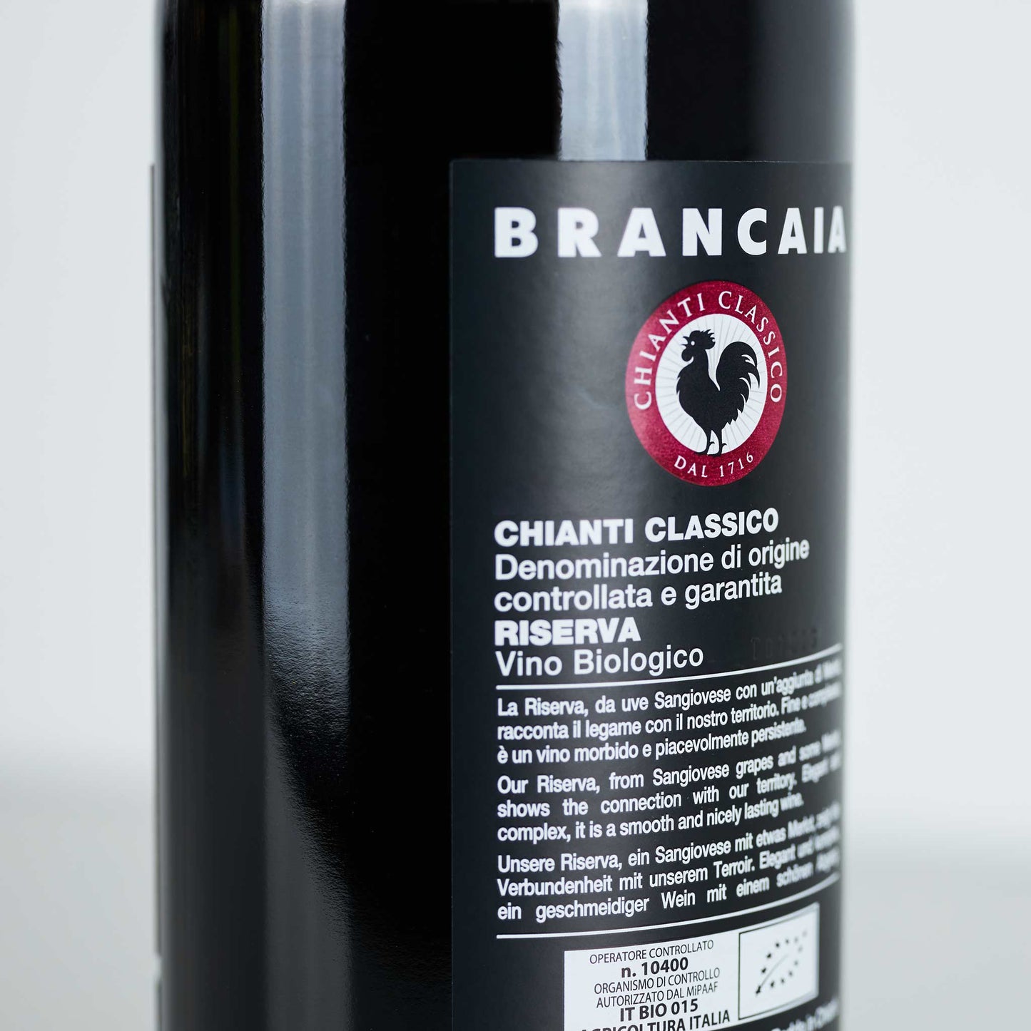 Rotweinflasche stehend, schwarzes Etikett mit der Aufschrift: "Brancaia Chianti Classico""