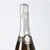 Flaschenhals mit silberner Banderole und Roederer Schriftzug